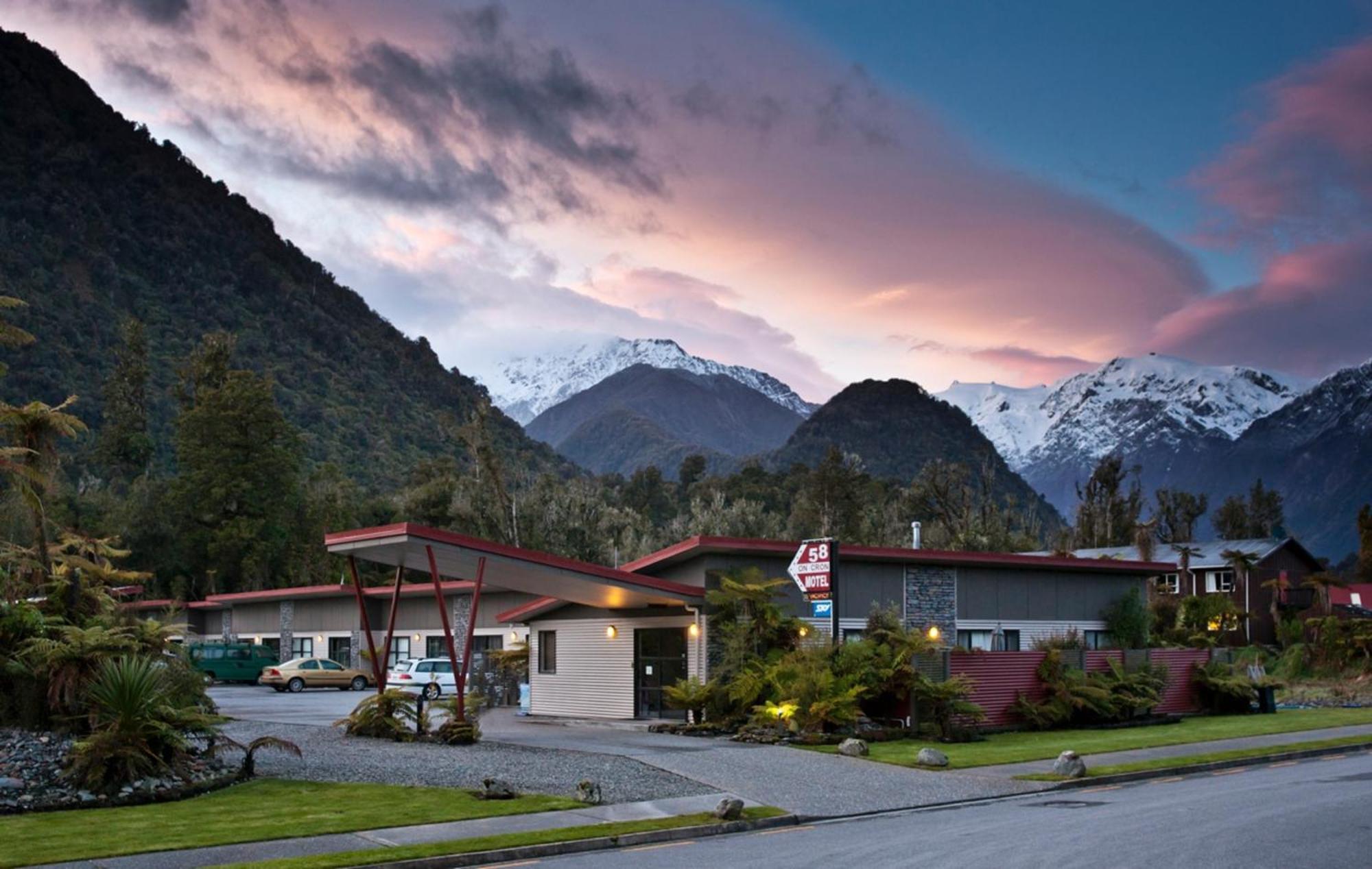 58 On Cron Motel Franz Josef Bagian luar foto